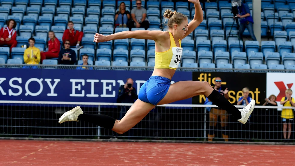 Jättehoppet. Cornelia Nilsson från Skellefteå slog till med hela 12,38 meter i tresteg i en juniorkamp i norska Kristiansand. Hoppet tar henne upp till första plats i F19 på årsbästalistan.