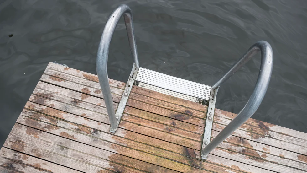 Dålig tillgänlighet på flera badplatser i länet