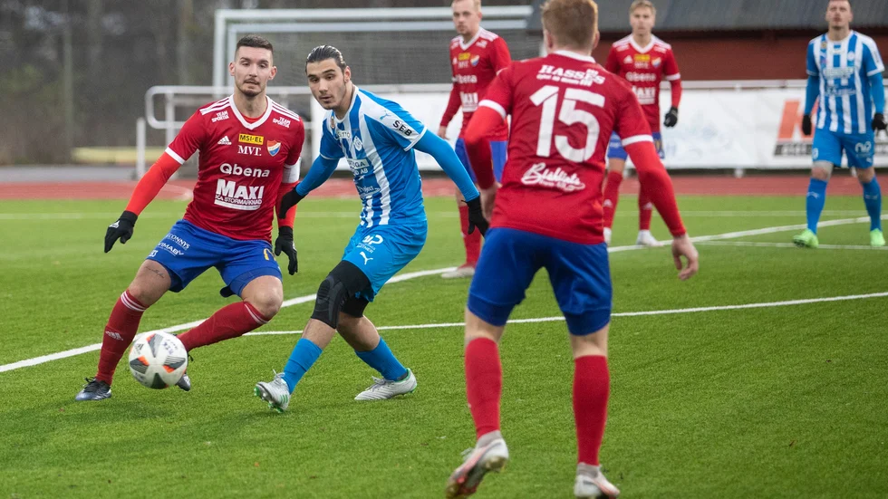 Borens IK ställs på lördagen mot nykomlingen Kisa som är enda lag som ännu inte tappat poäng i trean. 

