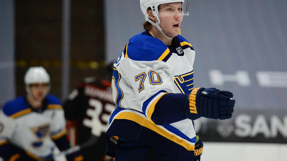 Oskar Sundqvist är äntligen tillbaka efter sin svåra skada. I dag gör han comeback i St Louis Blues efter en frånvaro på nästan åtta månader.