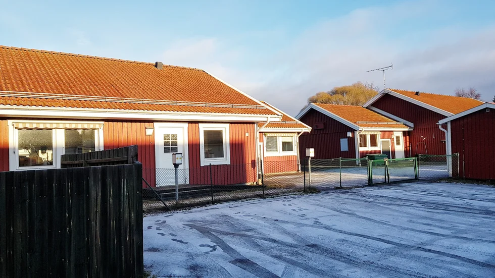 Löparstigens förskola kommer att användas tillfälligt av Rönnskolan som är trångbodda. Så småningom ska kommunen sälja fastigheterna på öppna marknaden, enligt lokalstrateg Stefan Bengtsson.