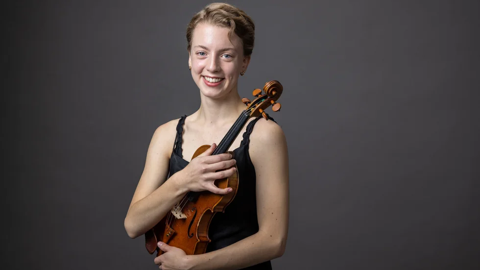 Alva Holm, en av de tre finalisterna. Pressbild.