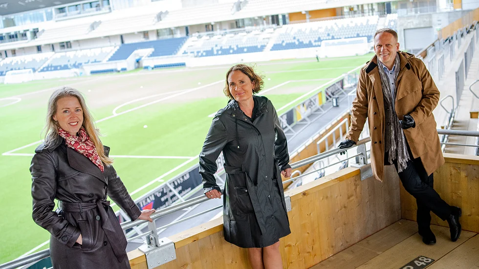 På Uppsalas nya mötesplats Studenternas har bland annat Danske Bank valt att flytta in. Från vänster: Christel-Marie Edvardsen och Maria Fors, Danske Bank, samt Magnus Lohe, Sportfastigheter. 