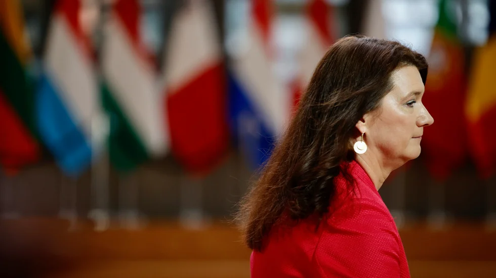 Ann Linde säger att frågan ligger på Anna Hallbergs bord. Det kritiseras av oppositionspartierna. Arkivbild.