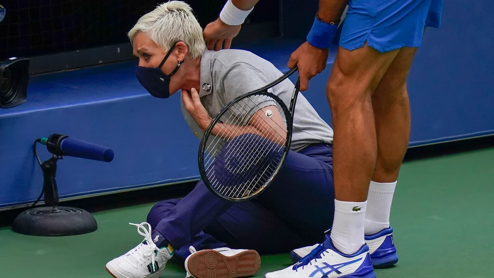 Novak Djokovic blev diskad i förra årets US Open efter att ha träffat en linjedomare med en boll på Arthur Ashe Stadium – centercourten där linjetekniken då inte användes. Arkivbild.