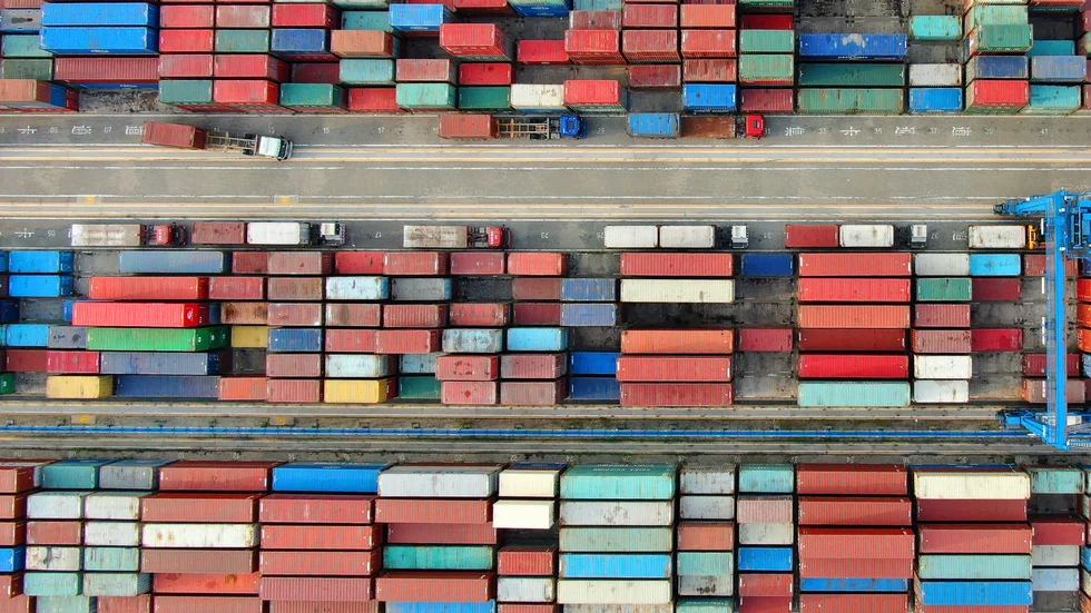Ett av fjorton paket som importeras till EU innehåller en piratkopia. Arkivbild.