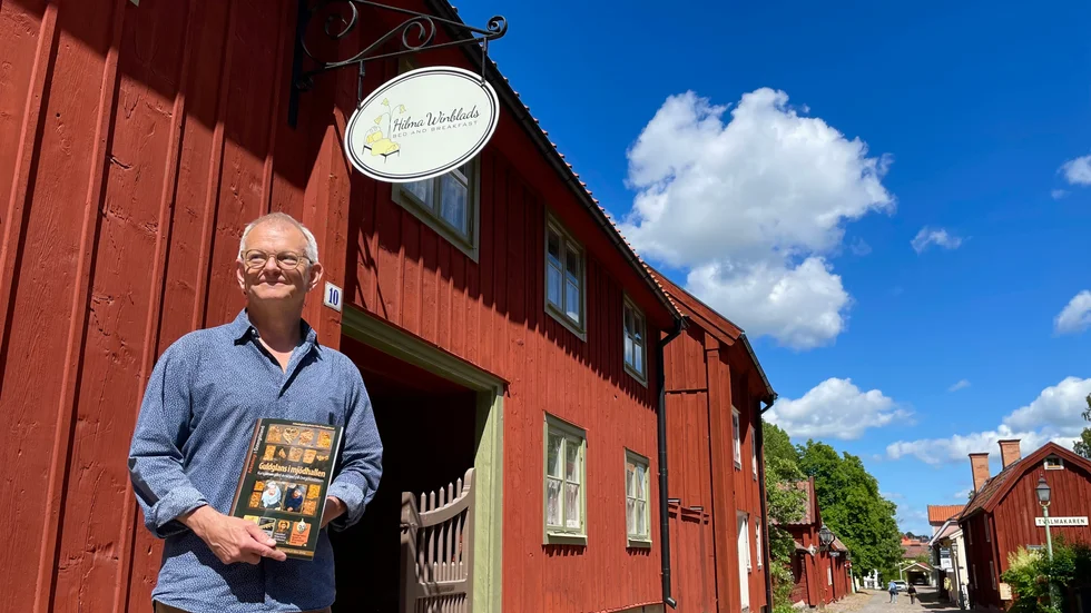 Under den välbevarade husfasaden på Fröken Löfgrens gård har Göran Tagesson gjort intressanta fynd. 