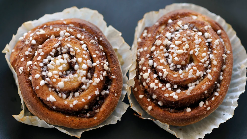 Att fira kanelbullens dag kan vara trevligt, men det borde finnas andra dagar att göra det på, tycker skribenten.