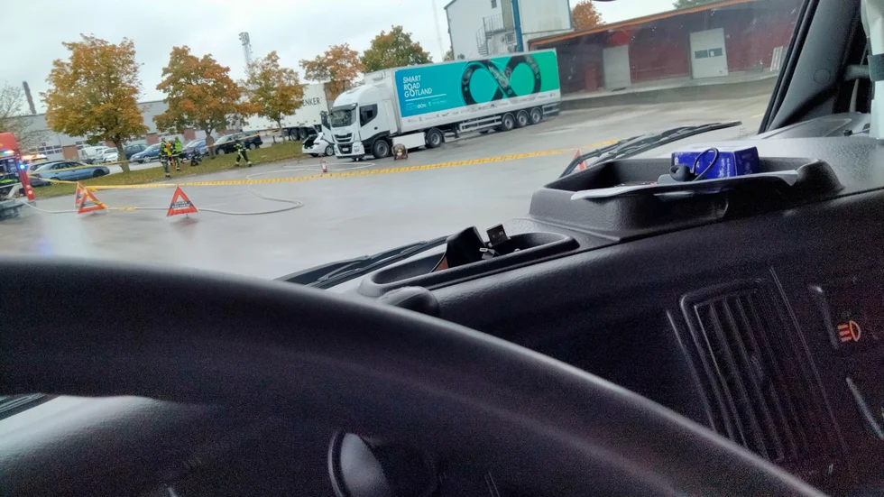 Överhettade komponenter orsakade branden i el-lastbilen under torsdagen.