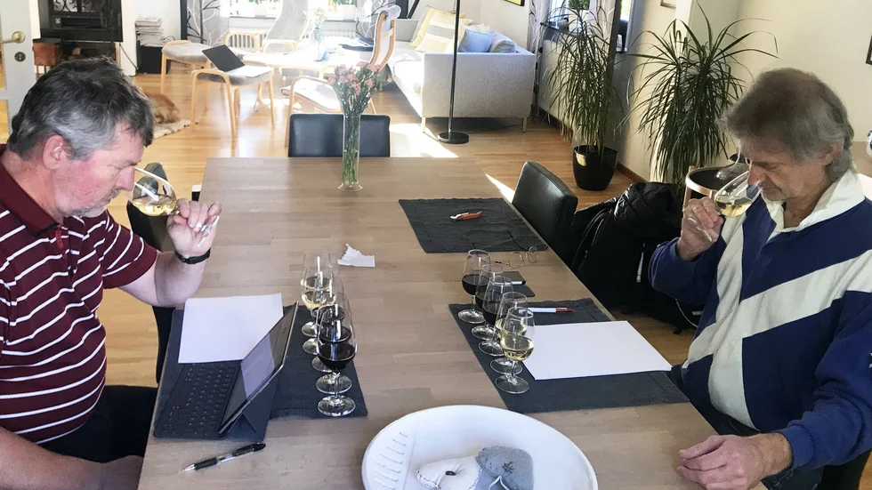 Jerker Delsing och Richard Granberg från Piteå ligger i hårdträning inför helgens deltagande vid VM i blindprovning.