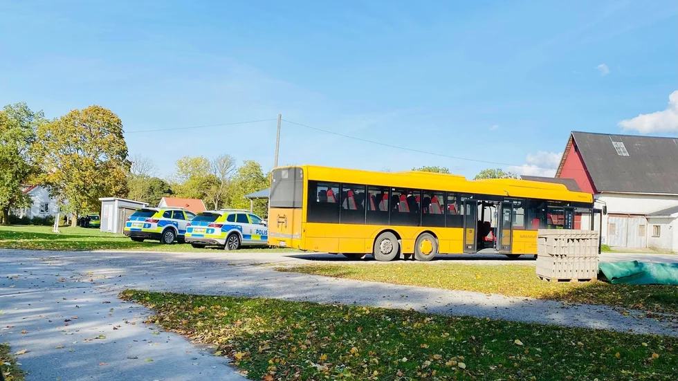 Enligt larmet har en person blivit påkörd av en buss.