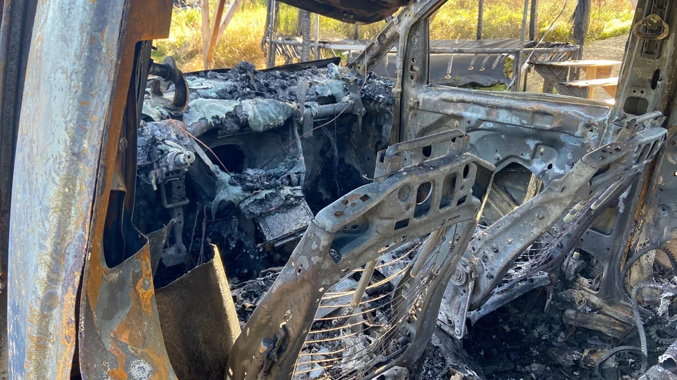 Två bilar totalförstördes vid nattens brand i Hunga.