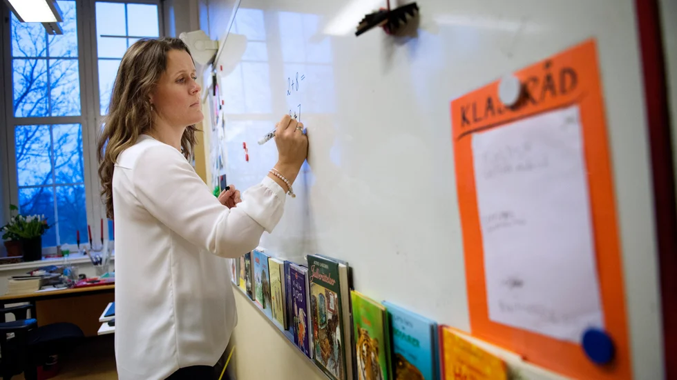 Fler lärare behövs. En möjlig väg är att låta fler akademiker läsa en kompletterande pedagogisk utbildning.