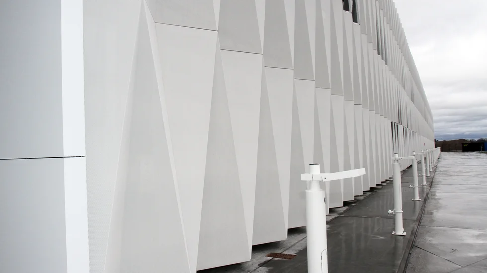 Ericsson Global ICT Center i Rosersberg för forskning och utveckling är ett av de största datacentren i regionen. Det ingår inte i Stockholm data parks, men återvinner överskottsvärme från sina servrar.