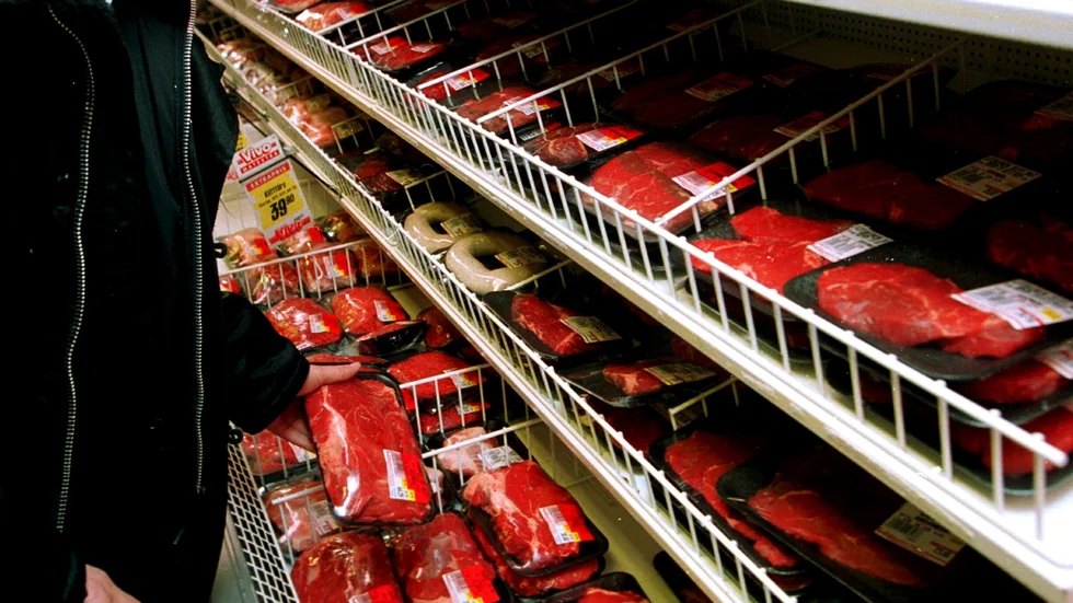Strängnäsbon misstänks ha plockat på sig kött i en butik för över 1 700 kronor (genrebild).