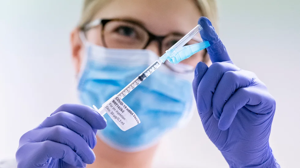 Vaccination är det effektivaste sättet att undvika att bli allvarligt sjuk eller dö i covid-19.