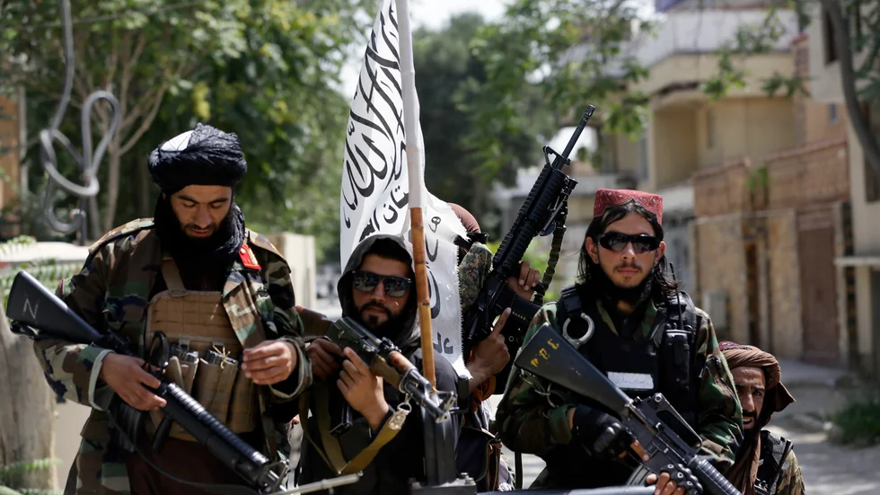Talibanska soldater patrullerar Kabul på torsdagen.