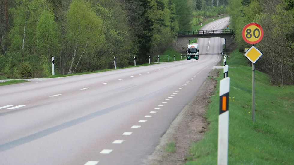 En tankbilsolycka för 30 år sedan skapar extra arbete i samband med att väg 23-34 ska byggas om nu i sommar.