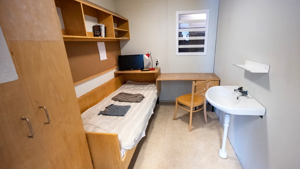 Den 35-årige Uppsalabo som nu står åtalad misstänkt för grovt barnpornografibrott och grovt utnyttjande av barn för sexuell posering har sedan 2012 dömts för grova barnsexbrott fyra gånger, vilket resulterat i sammanlagt sex års fängelse.