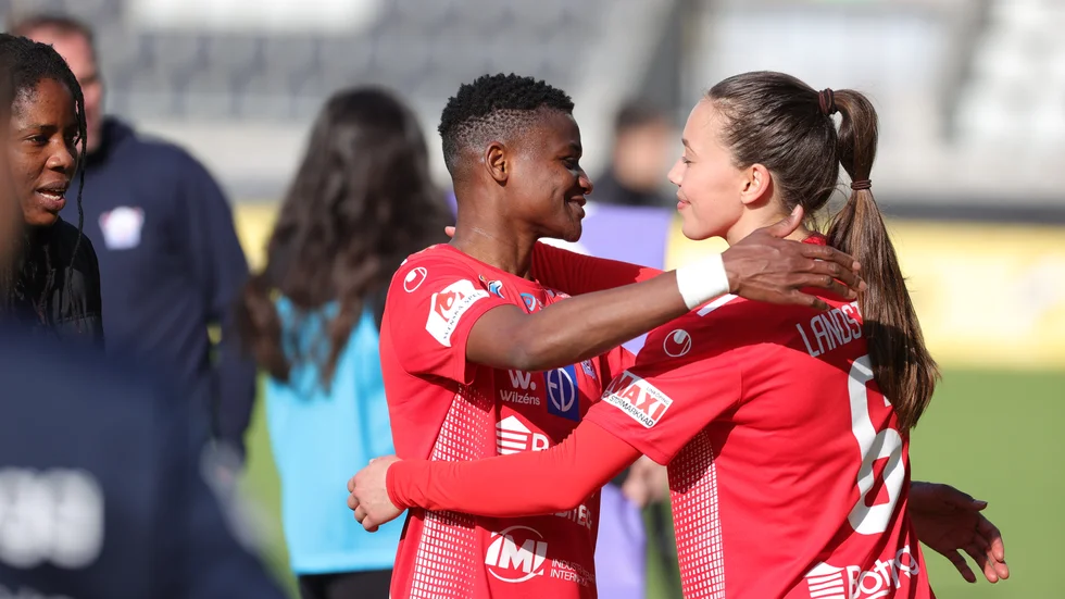 Uchenna Kanu (till vänster) stod för tre mål på lördagen mot Hammarby. Arkivbild.