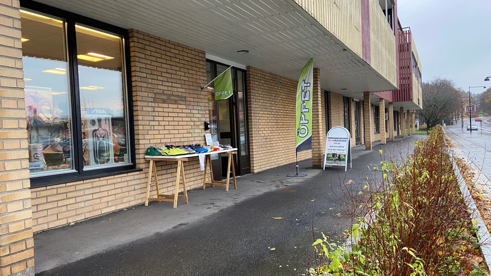Gnesta sportbutik har flyttat in i Handelsbankens gamla lokaler på Västra storgatan.