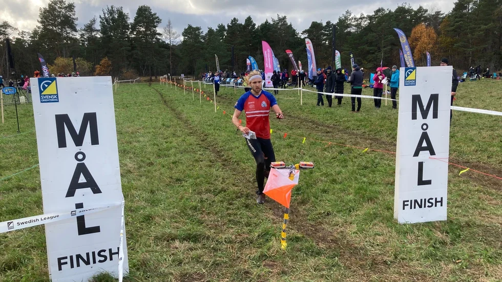Gustav Bergman, OK Ravinen, vann H21 och leder inför söndagens jaktstart i Swedish League.