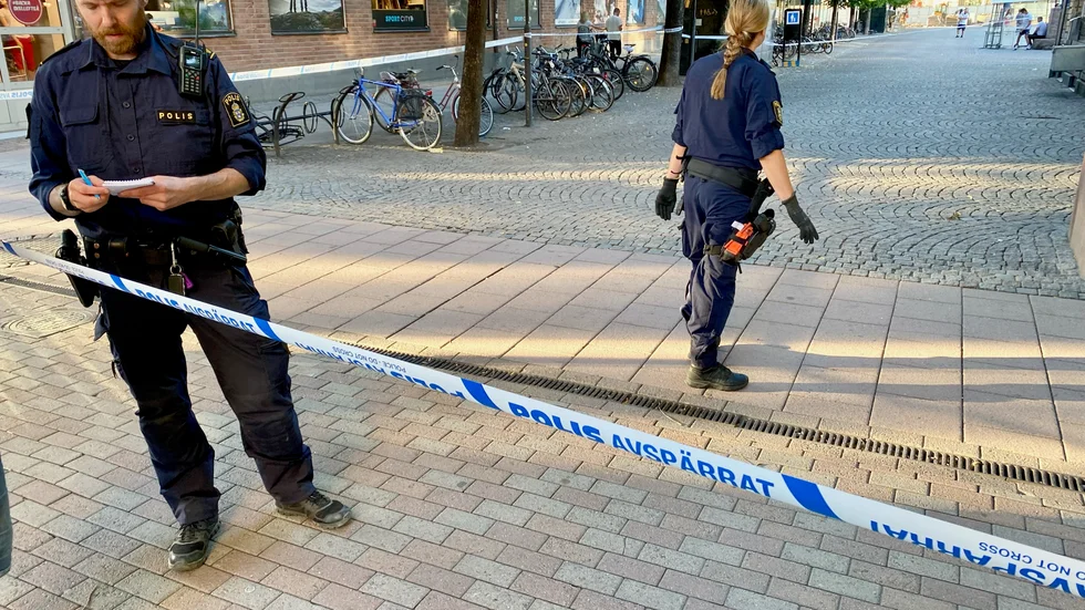 Efter att det på torsdagen funnits polisavspärrningar runt brottsplatsen togs dessa bort vid 22-tiden samma kväll.