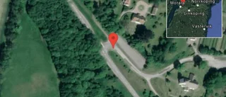 En personbil i olycka