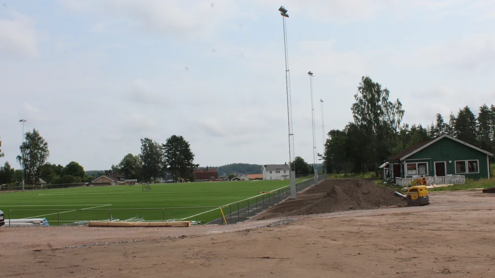 Konstgräset på Hammarvallen är lagt. Nu återstår bara detaljer innan allt är klar.