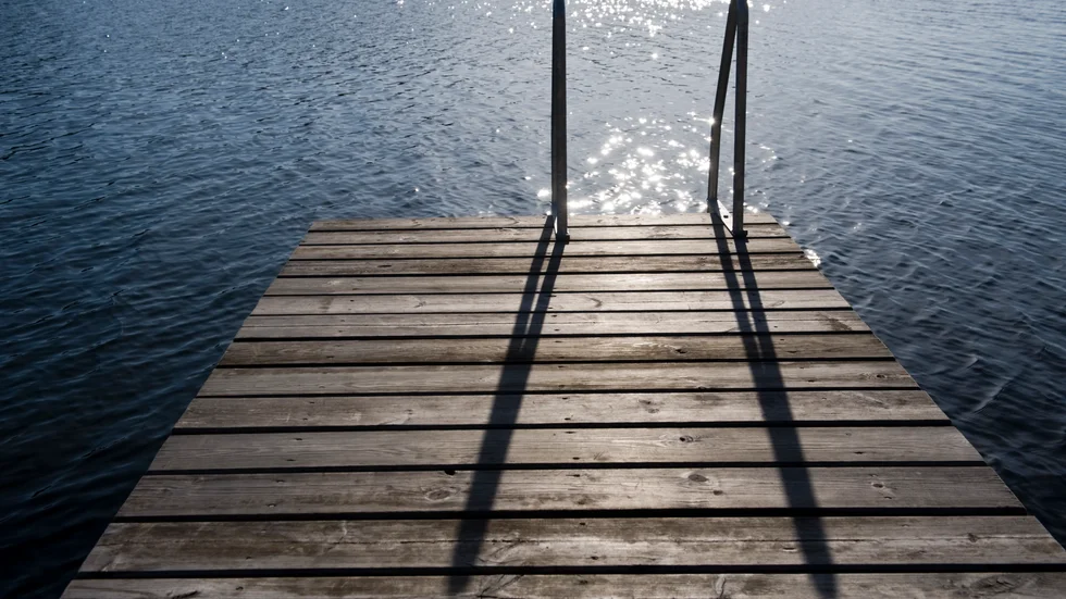 Länsstyrelsen upphäver strandskyddsdispensen som kommunen gett en Vingåkersbo som vill bygga nytt på sjötomten. Bilden är tagen i ett annat sammanhang.