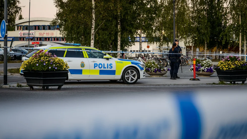 Ett flertal patruller befinner sig på platsen.