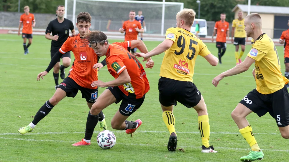 Isak Ahl-Holmström gjorde Gutes enda mål, men det räckte inte mot Gusk som vann med 3-1.