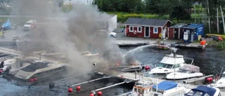 Båtar förstörda vid brand i Skarholmen