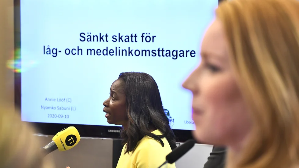 Den parlamentariska krisen är allt annat än lättlöst, men vad händer om vi blickar en bit utanför boxen? Annie Lööfs Centerpartiet må vara klart större än partiet Liberalerna, men det finns ett scenario där Nyamko Sabuni skulle bli Sveriges första kvinna på statsministerposten. 