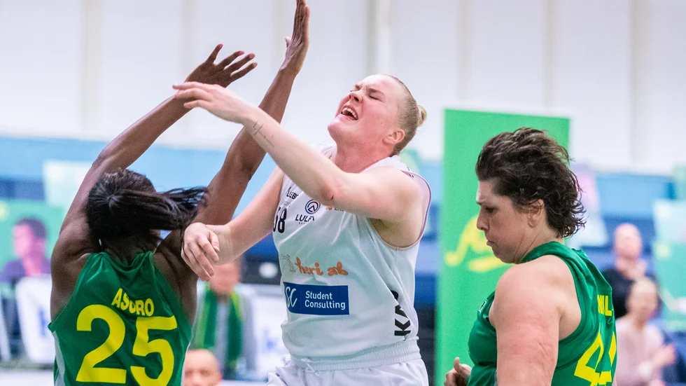 Allis Nyström prisades som lagets bästa spelare, men kunde inte förhindra att första finalmatchen slutade i moll.