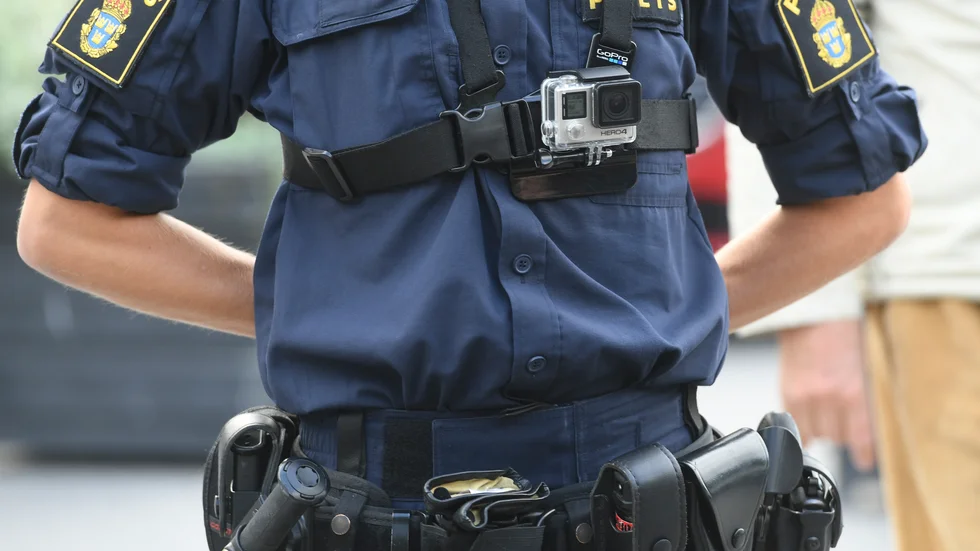 Det är rimligt att alla poliser i yttre tjänst bär kroppskamera, som alltid är igång, tycker skribenten. 