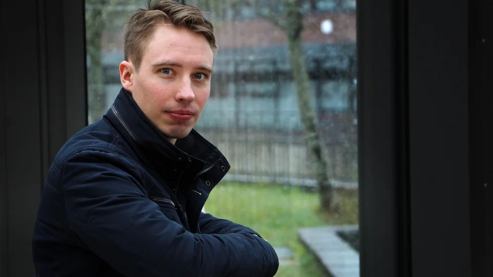 Jesper Larsson är den enda av åtta trainees på Siemens som valt att bo på sin nya arbetsort. "Vill jag någon annanstans en helg är det inte långt bort", säger han