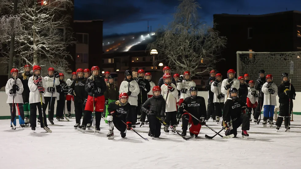 Det började med att tjejerna i fotbollslaget ville spela hockey. I höst siktar Malmbergets AIF Dam på att ha två lag i seriespel.
