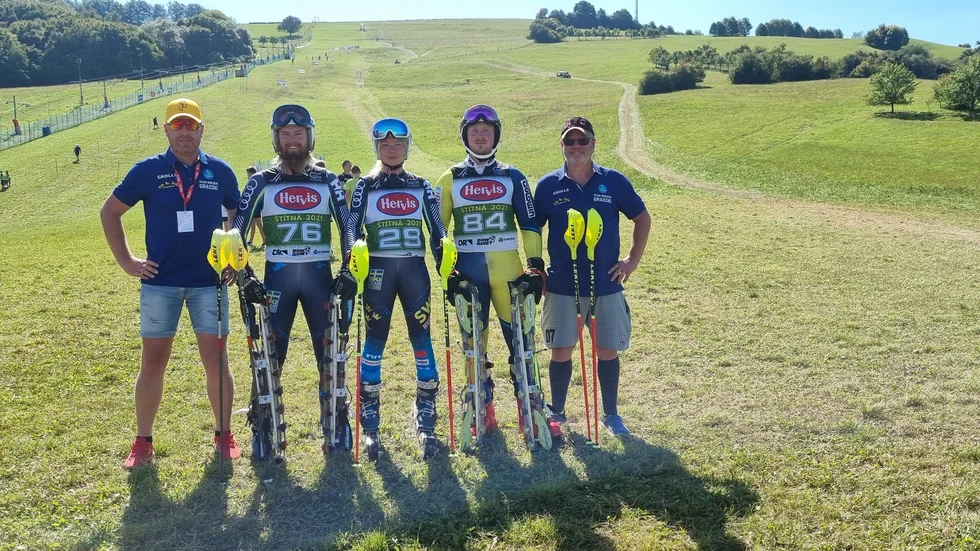 NSK-åkarna på VM. Fredrik Söderlund, coach, Edvard Nord, Lovisa Wennerhom, Carl Söderlund och Rikard Nord, tränare.