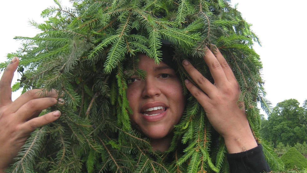 Cecilia Germains ljudvandring om afrosvenskars förhållande till skog, natur och friluftsliv kan upplevas i Stadsskogen fram till 10 oktober.