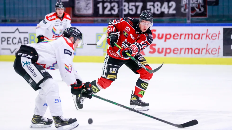 Marcus Sandström är den tionde forwarden som skrivit på för nästa säsong.