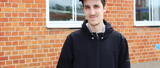 Lukas får vänta fyra månader på uppkörning • "Lite tråkigt att det är så"