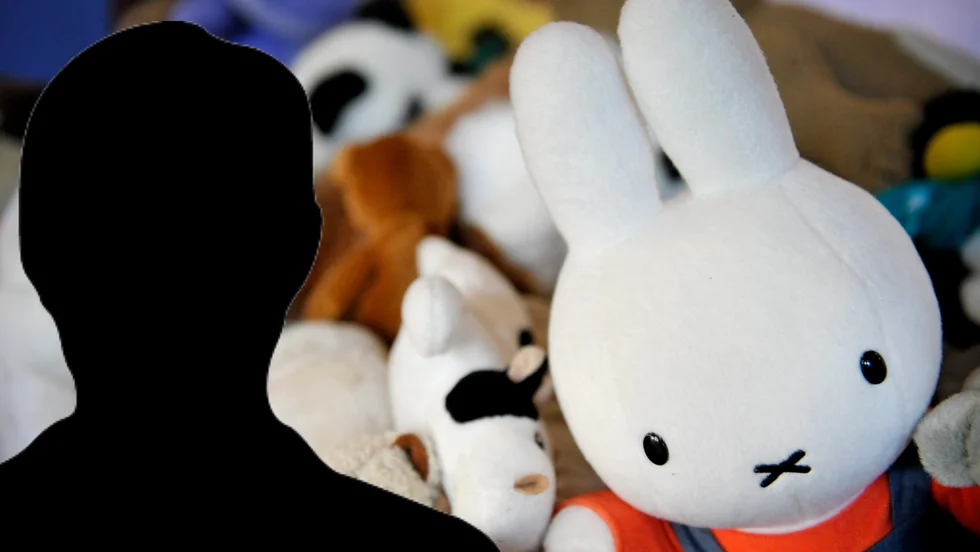 Mannen, en bekant till familjen, passade på att utnyttja pojken sexuellt när de var ensamma med varandra.