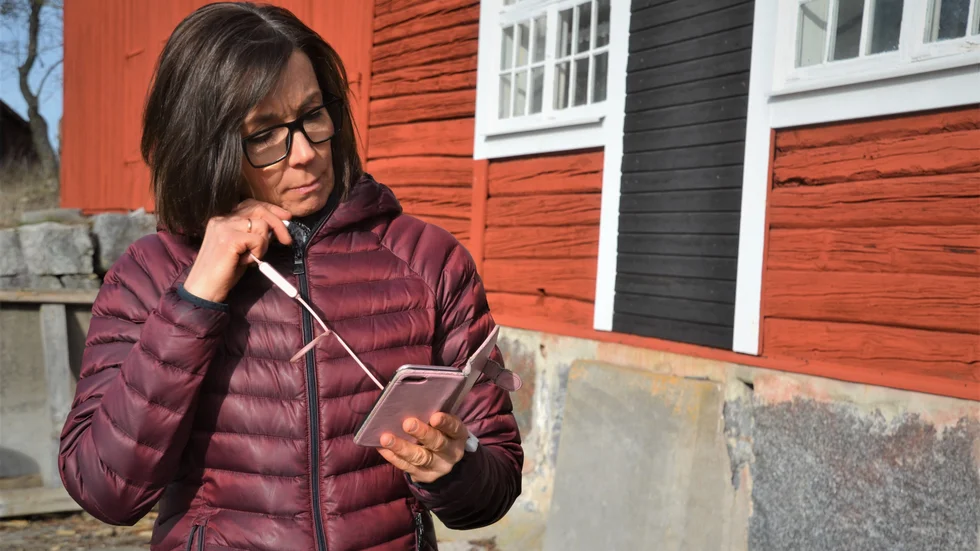 Smartphones har gjort att man enkelt kan ta med sig ljudboken överallt medan man gör andra saker. Anna Lövgren från Strängnäs är en av dem som lyssnar medan hon joggar, städar eller kör bil.