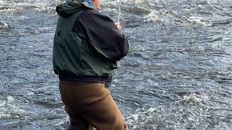 Sveriges största sportfiskefest, laxfisket i Mörrumsån, har dragit i gång. Pressbild.