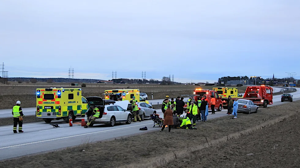 Vägen stängdes av helt i södergående riktning efter olyckan på E 4.