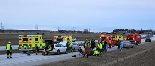 Tre till sjukhus efter trafikolycka utanför Uppsala