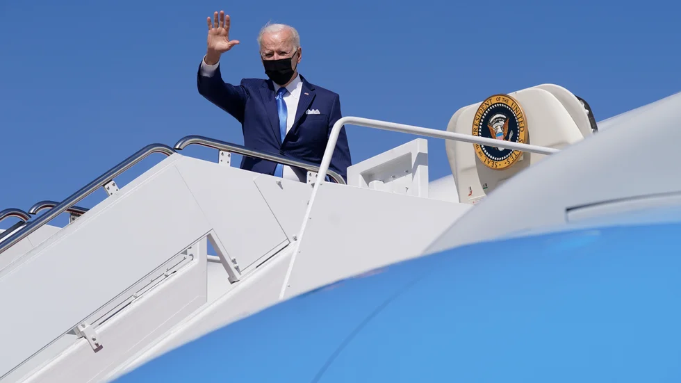 President Joe Biden vid Air Force One.