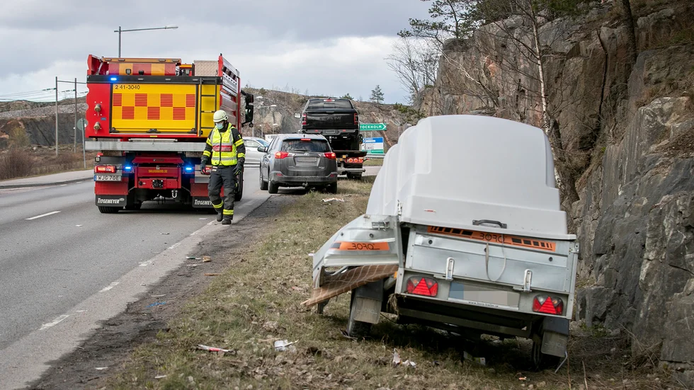 En bilist tappade sin släpkärra vid en av påfarterna vid Påljungshage på onsdagseftermiddagen. 