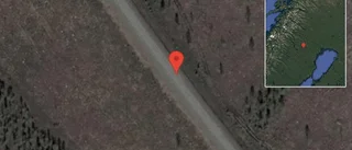 Personbil stillastående på E45 - helt stopp i ett körfält